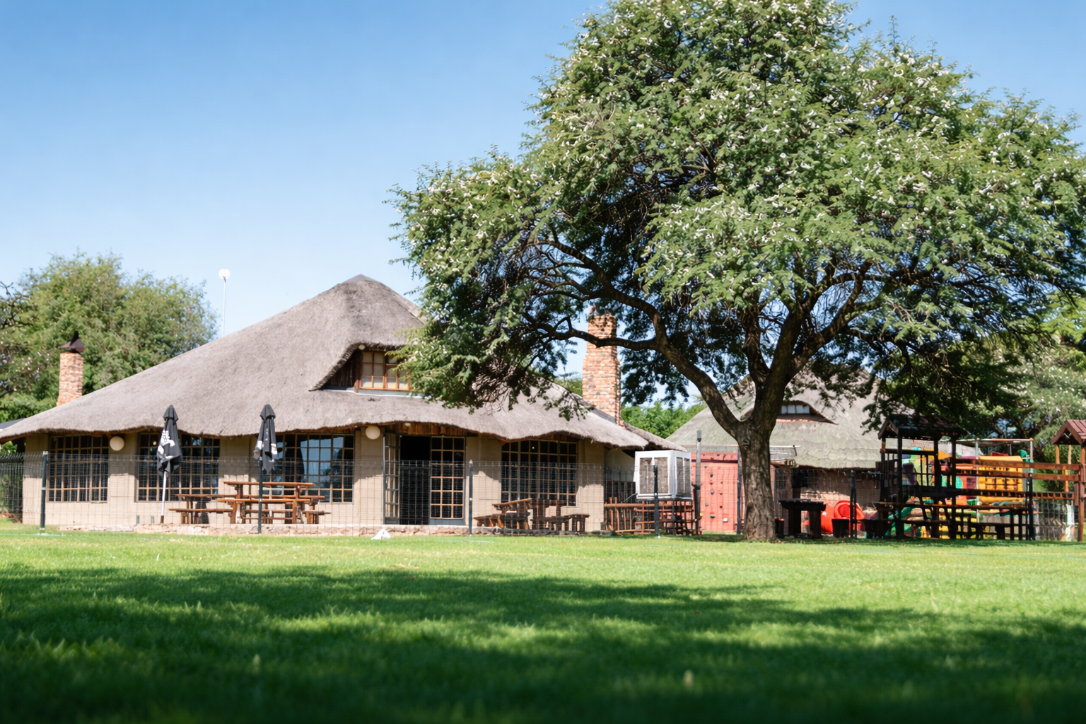 Die Boom — the restaurant on the grounds